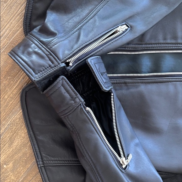 Leather jacket - Picture 6 of 10